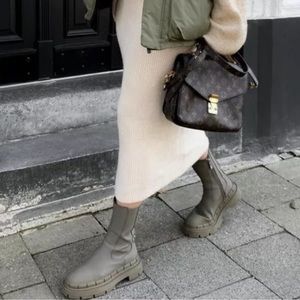 Zara NWOT low heeled khaki boots